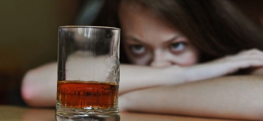 a woman who drinks alcohol, how to quit